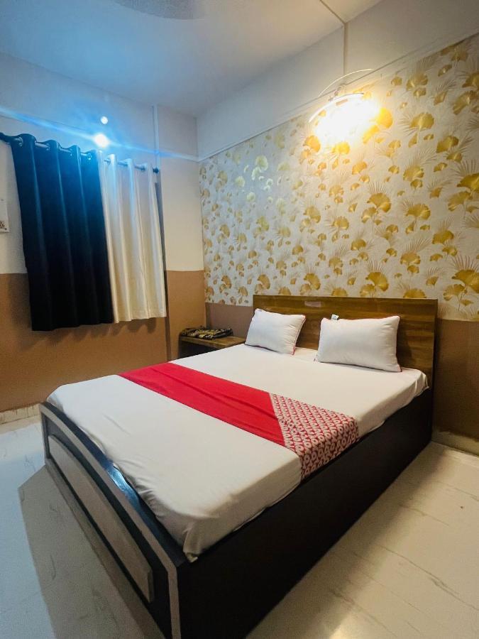Hotel Royal Lodging Phursungi エクステリア 写真