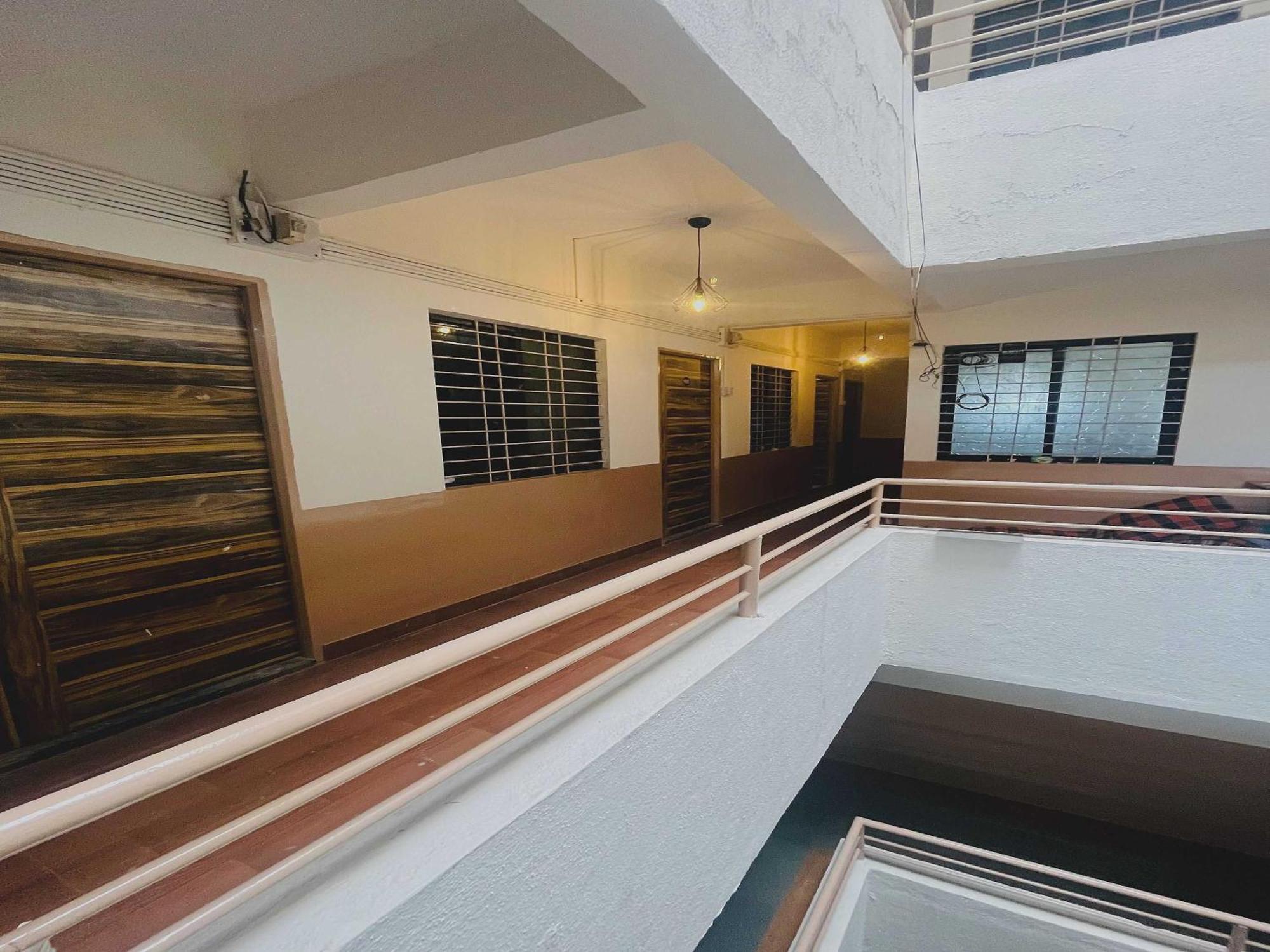 Hotel Royal Lodging Phursungi エクステリア 写真