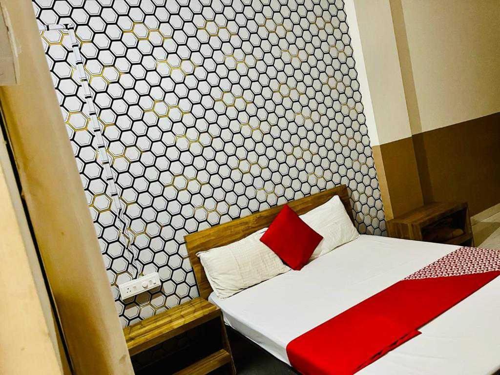 Hotel Royal Lodging Phursungi エクステリア 写真